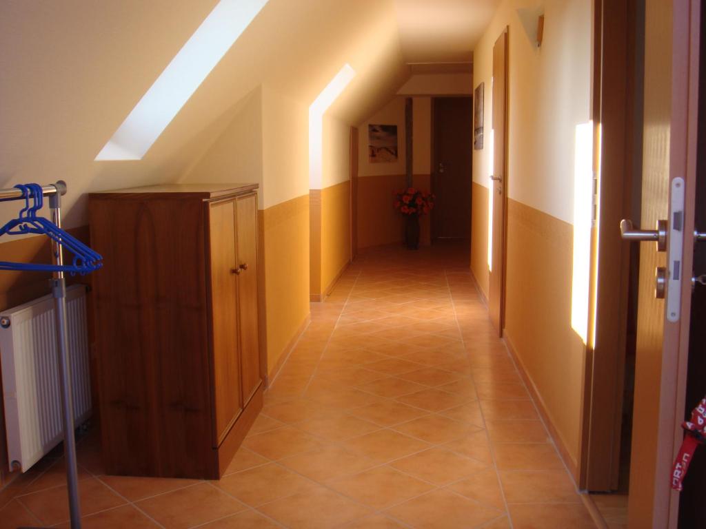 an attic hallway with a hallway leading into a room at Pension Roez in Göhren-Lebbin