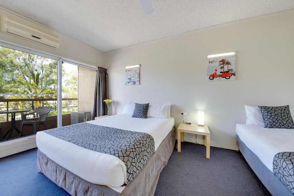 Postel nebo postele na pokoji v ubytování Camelot Motel