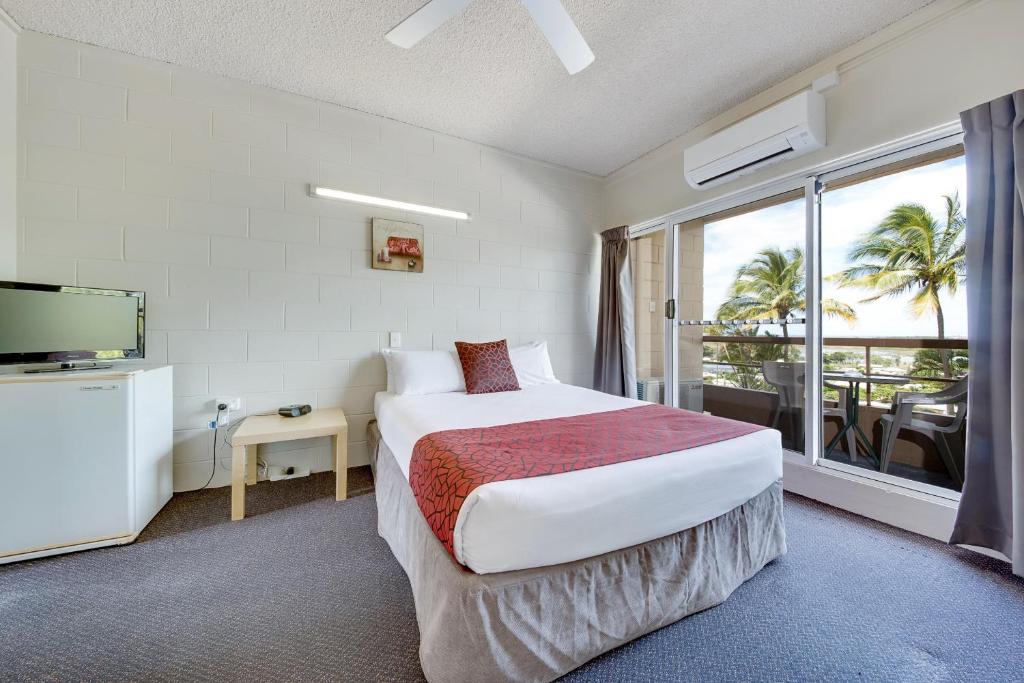 Postel nebo postele na pokoji v ubytování Camelot Motel