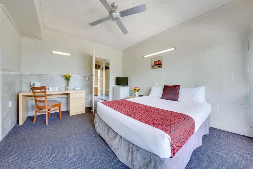 Postel nebo postele na pokoji v ubytování Camelot Motel