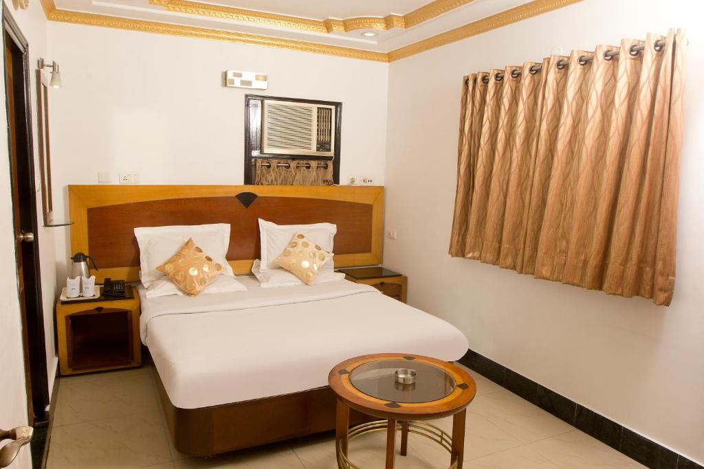 Postel nebo postele na pokoji v ubytování Hotel White House