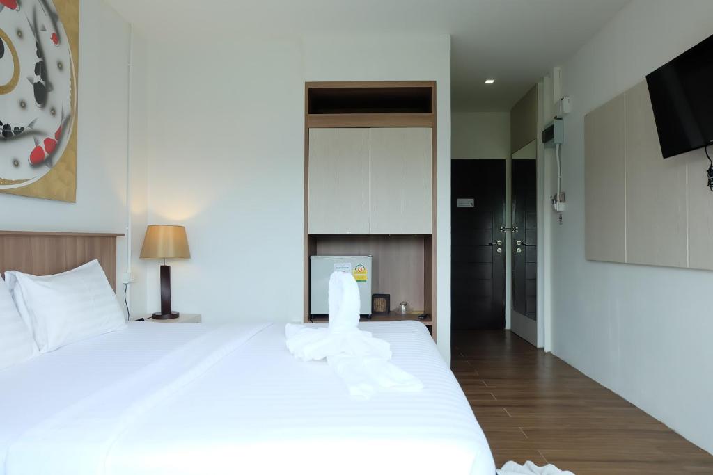Llit o llits en una habitació de A Plus Hotel