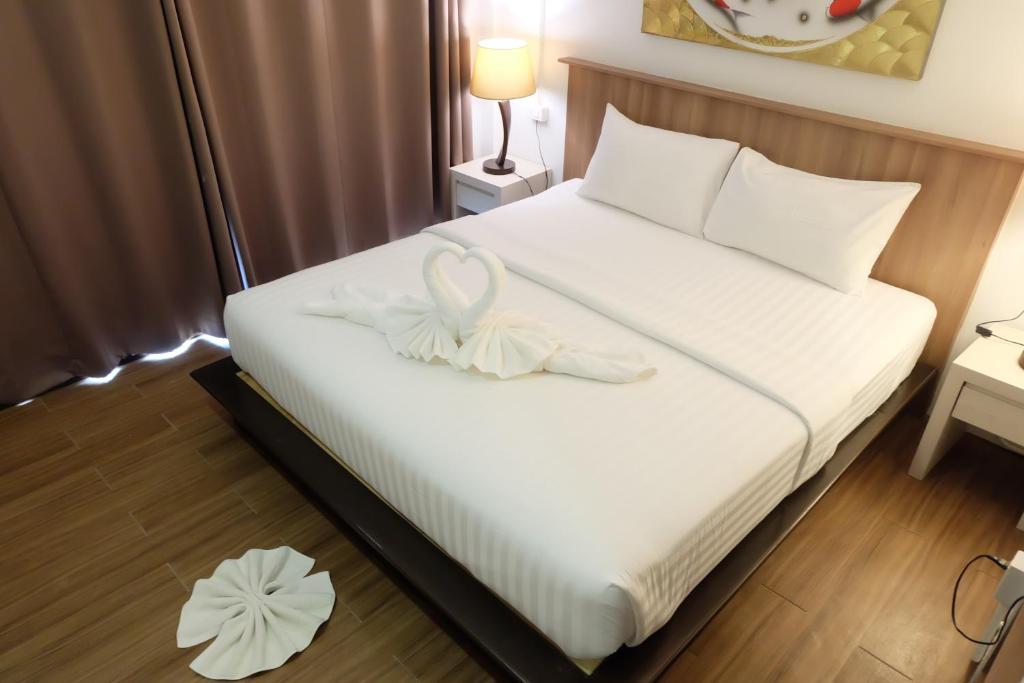 Llit o llits en una habitació de A Plus Hotel