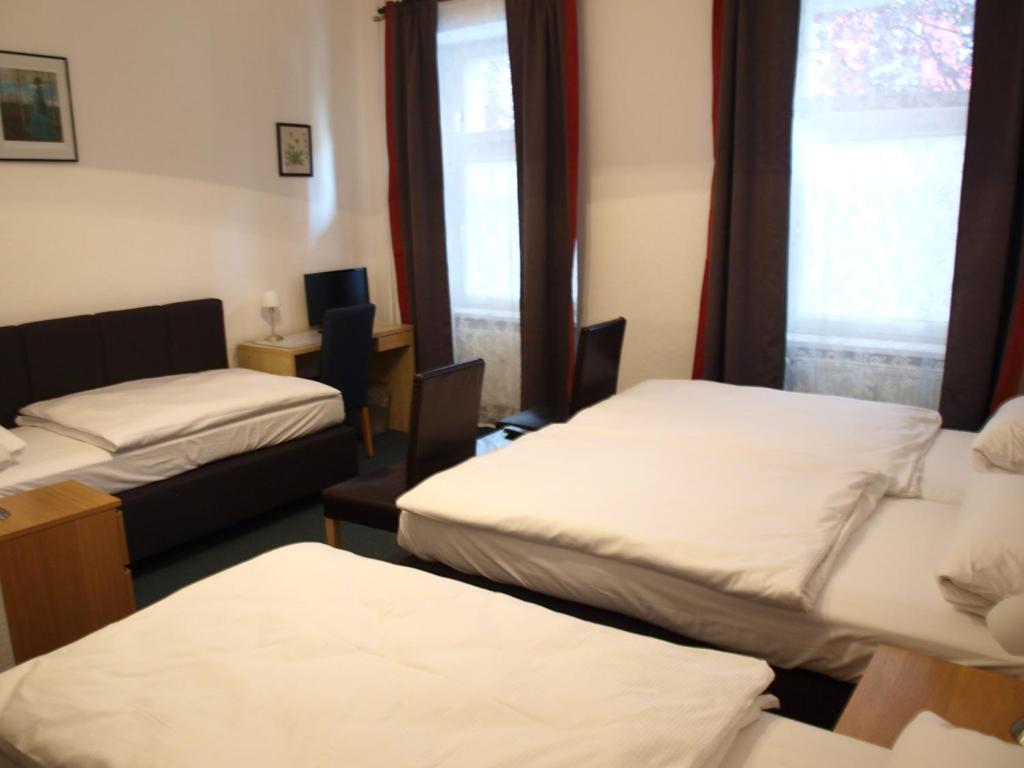 Postel nebo postele na pokoji v ubytování Hotel-Pension Dorma