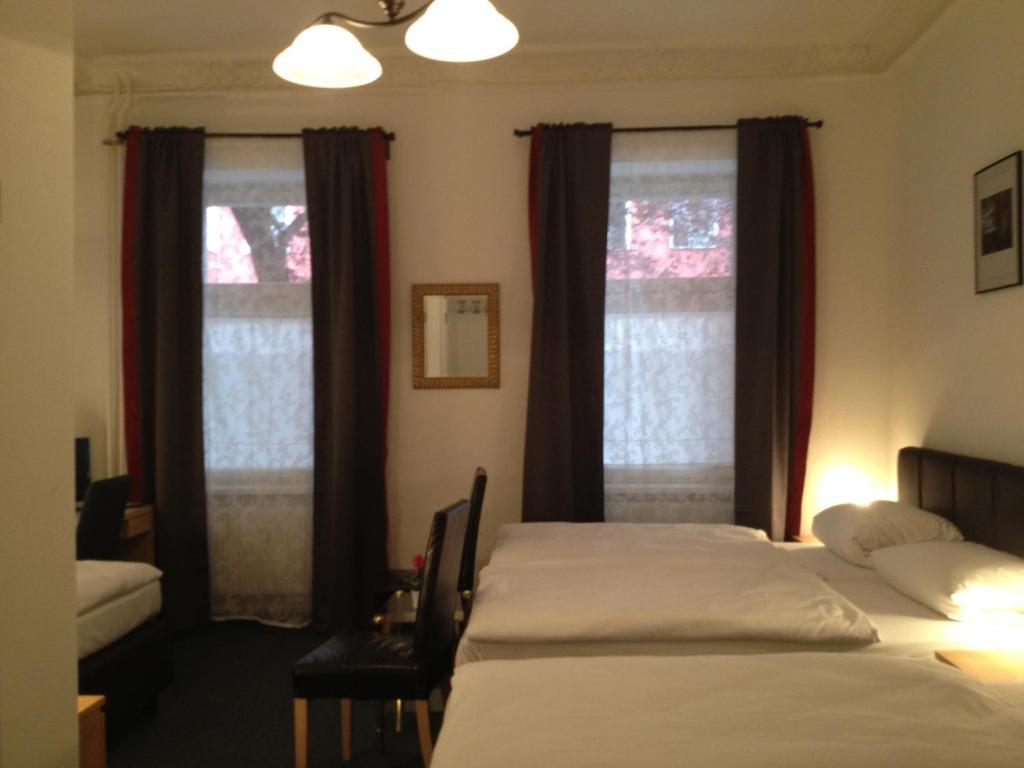 Postel nebo postele na pokoji v ubytování Hotel-Pension Dorma