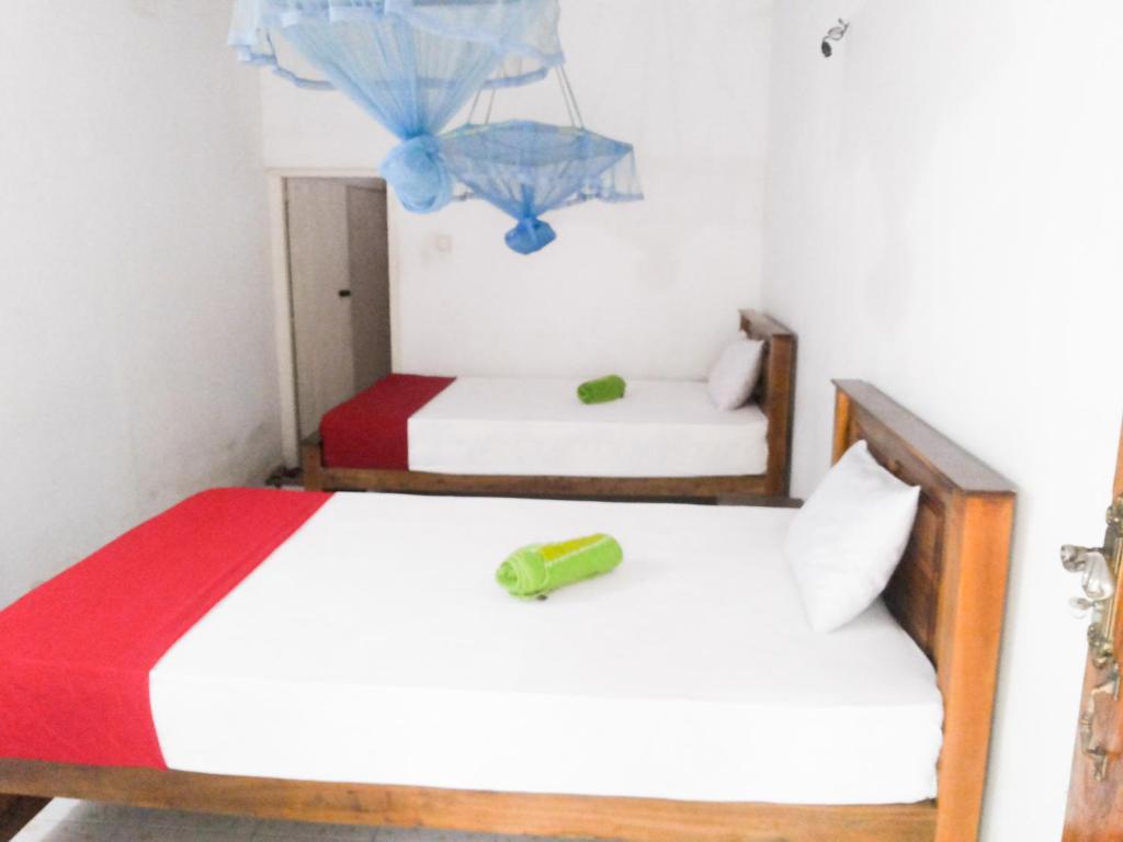 Postel nebo postele na pokoji v ubytování Jayaru Guest House