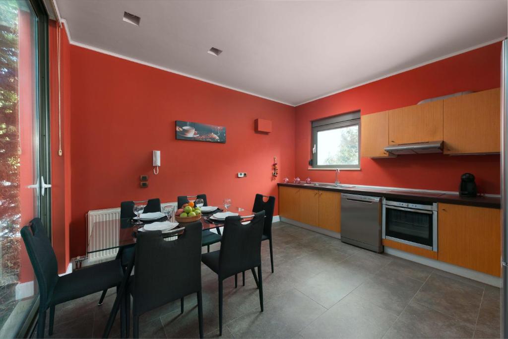 A kitchen or kitchenette at Almond Villa