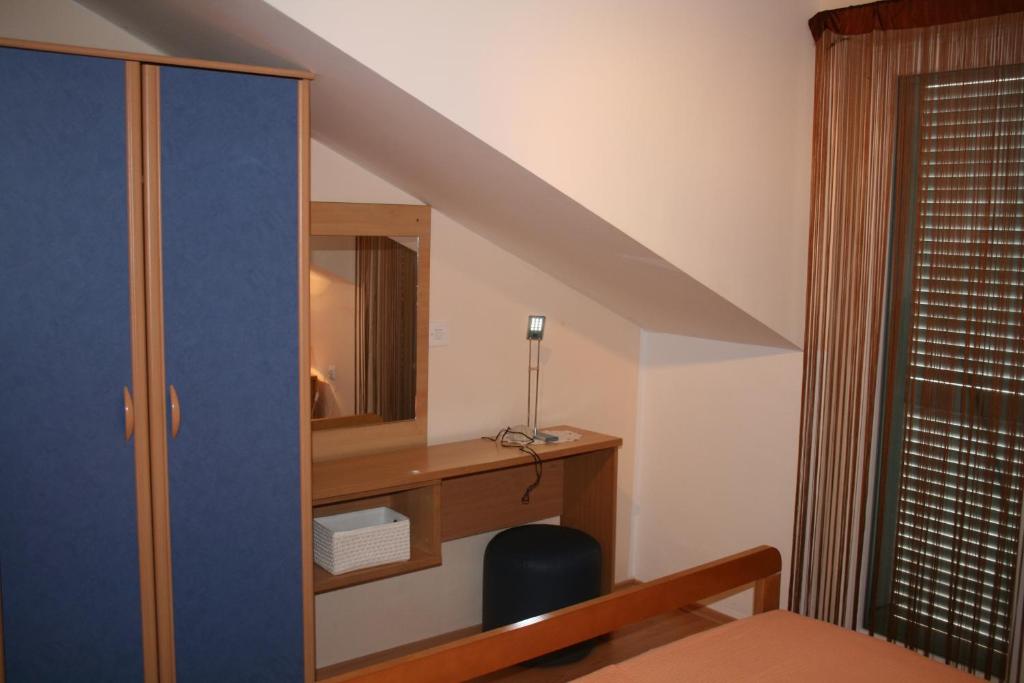 Posteľ alebo postele v izbe v ubytovaní APARTMANI LIDIJA VINIŠČE