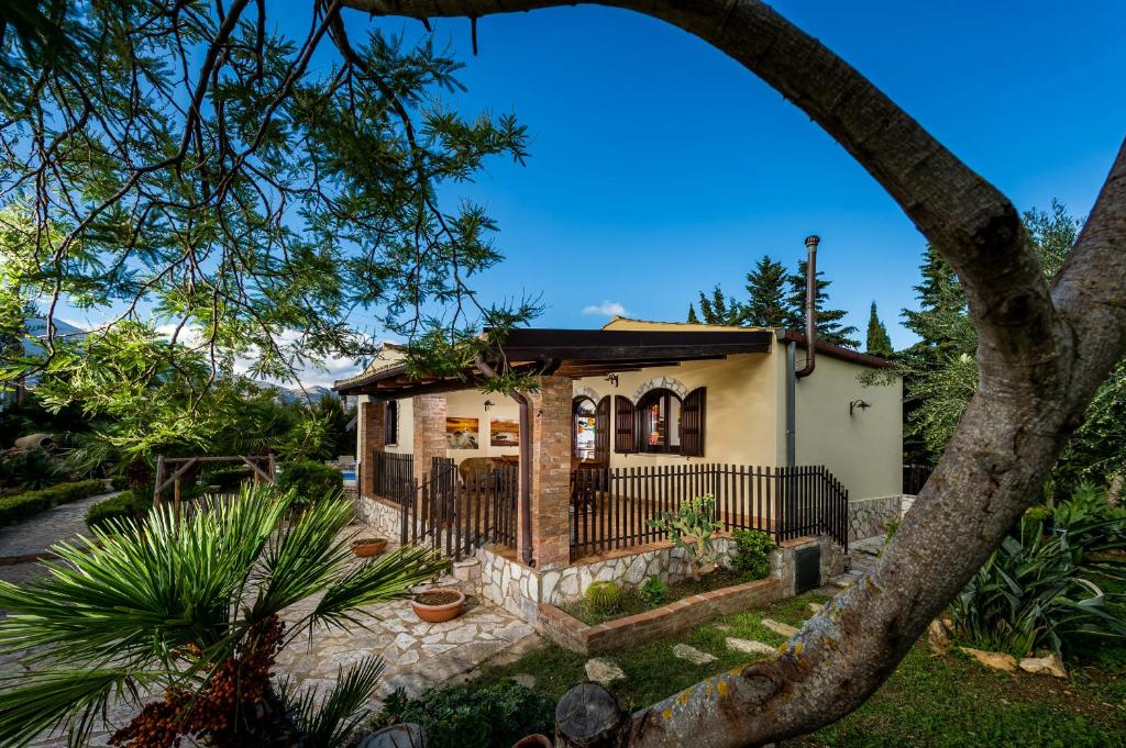 Ogród w obiekcie Villa Eden con piscina a Scopello