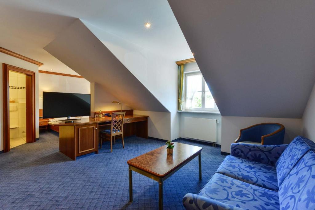 TV a/nebo společenská místnost v ubytování Hotel Fischerwirt