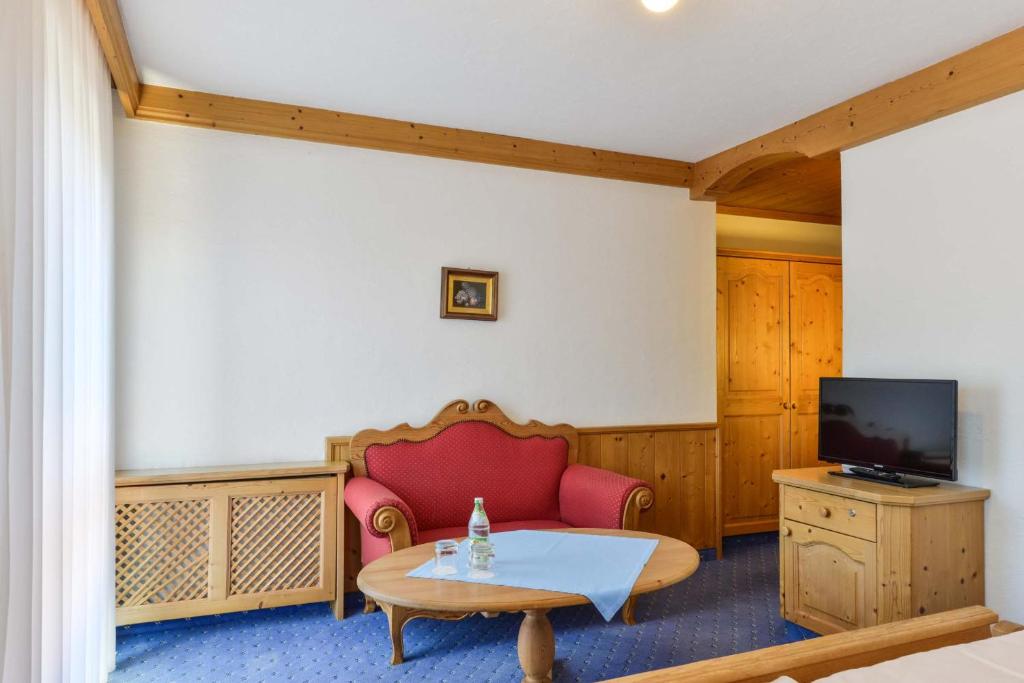 TV a/nebo společenská místnost v ubytování Hotel Fischerwirt