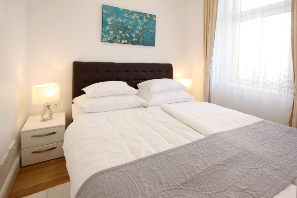 Letto o letti in una camera di Steiner Residences Vienna Augarten