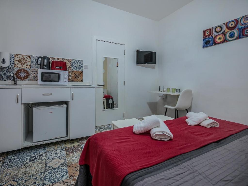 Postel nebo postele na pokoji v ubytování Valletta Ajkla Mansion