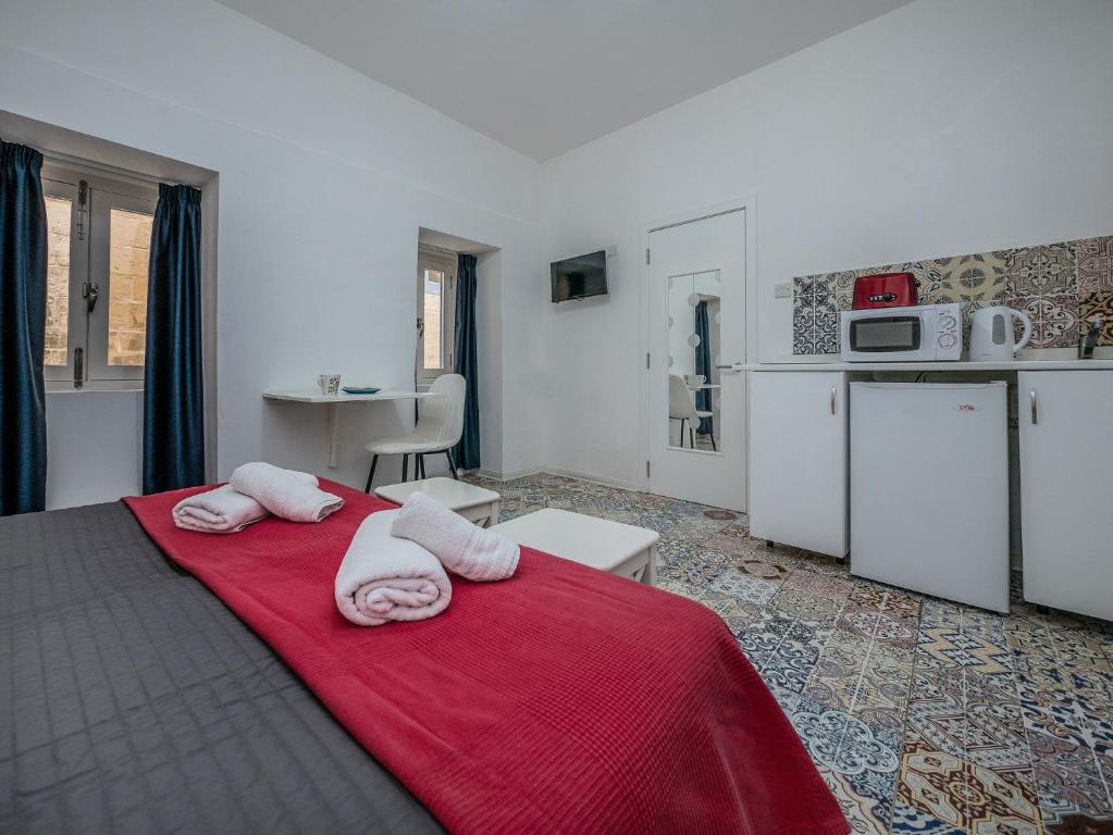 Postel nebo postele na pokoji v ubytování Valletta Ajkla Mansion