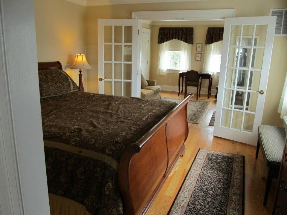 Compass Rose Inn - 