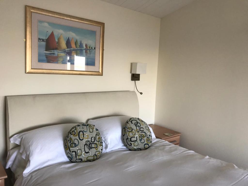 Postel nebo postele na pokoji v ubytování Pebble Lodges