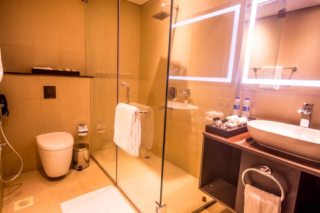 Koupelna v ubytování Carnelian Muscat - Airport Hotel