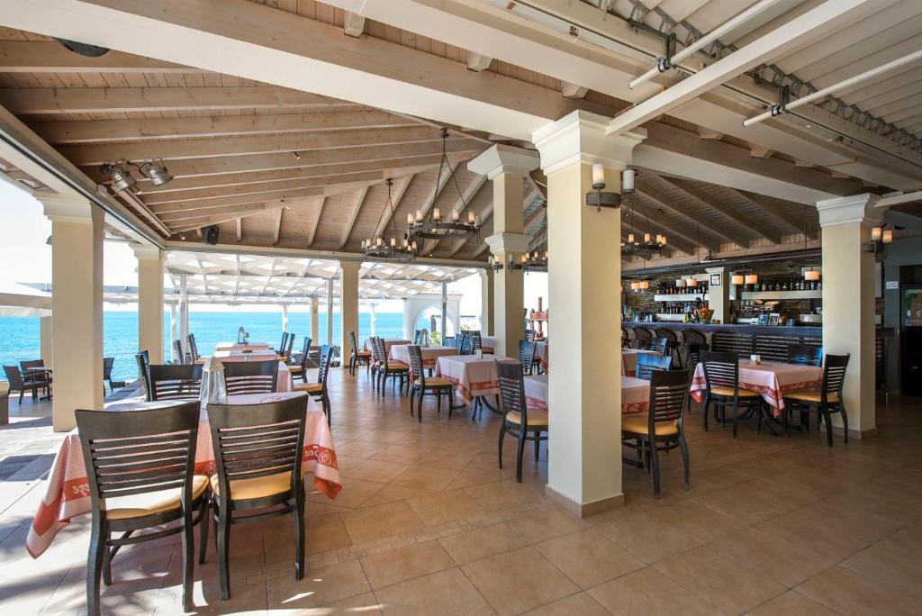 Restaurace v ubytování Sea Breeze Hotel & Apartments