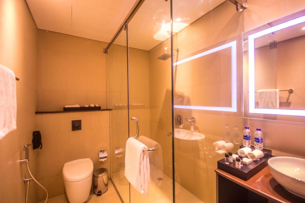 Koupelna v ubytování Carnelian Muscat - Airport Hotel
