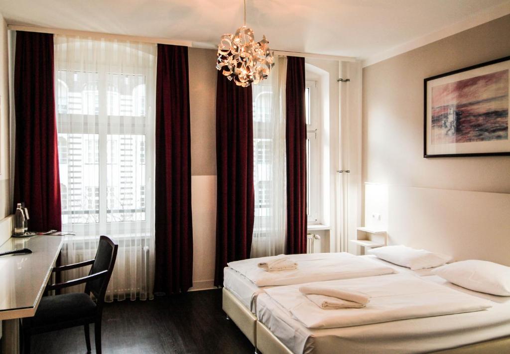 Postel nebo postele na pokoji v ubytování Hotel Prens Berlin