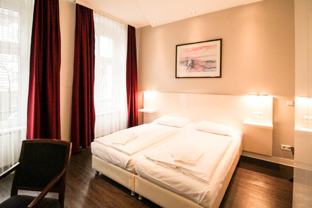 Postel nebo postele na pokoji v ubytování Hotel Prens Berlin