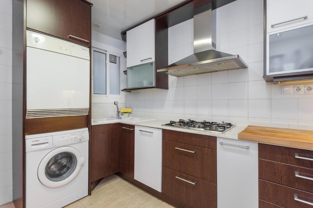 Kuchyň nebo kuchyňský kout v ubytování Flateli Aribau