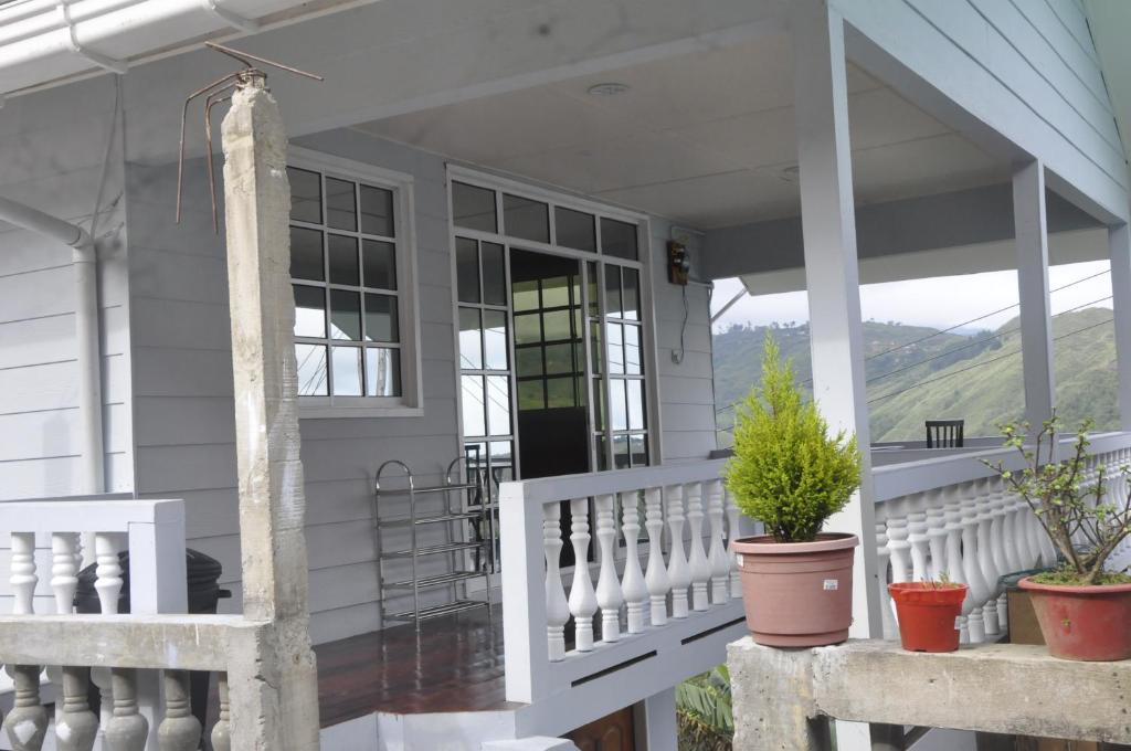 Balkón nebo terasa v ubytování Azrien Homestay Kundasang