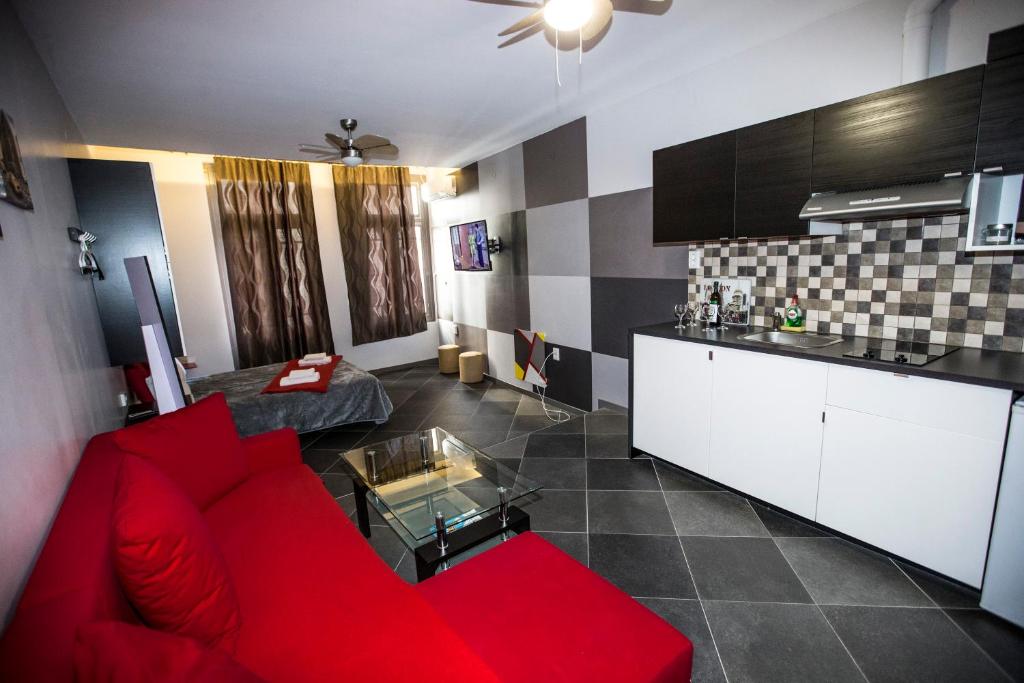 TV a/nebo společenská místnost v ubytování Trendy Living in Monastiraki