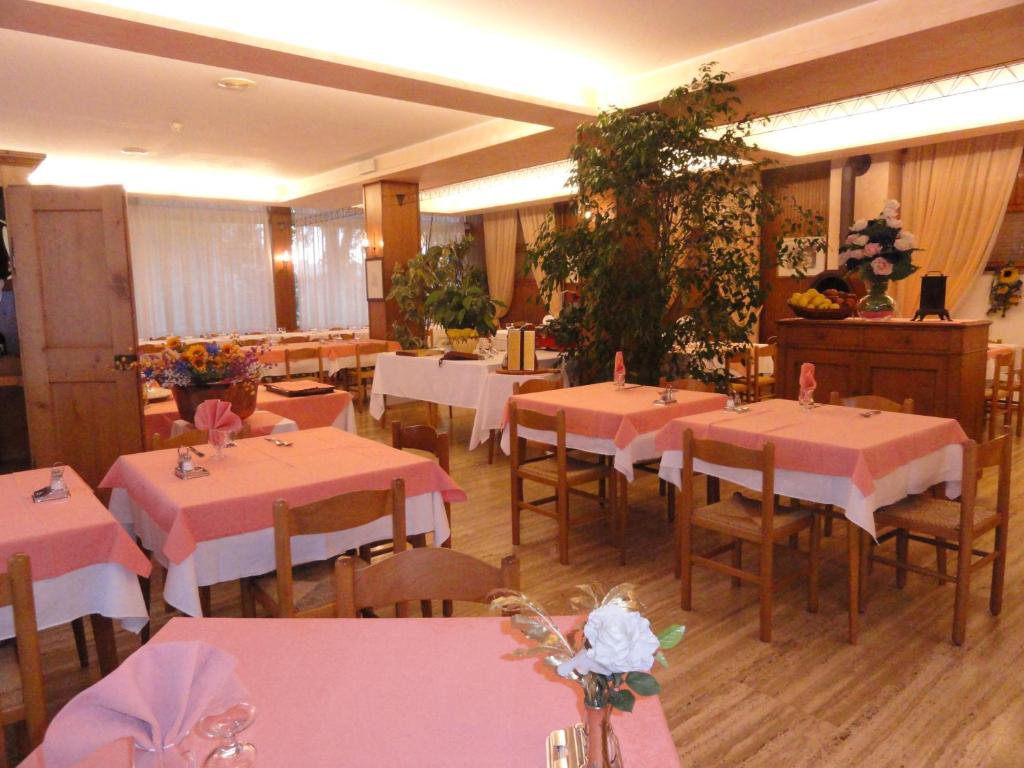 Restaurace v ubytování Albergo Ristorante Cima I Pra'
