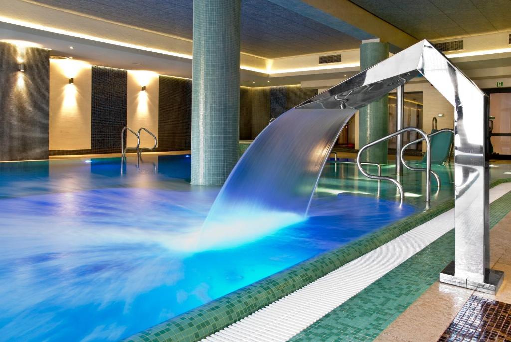 Bazén v ubytování Hotel Młyn Aqua Spa nebo v jeho okolí