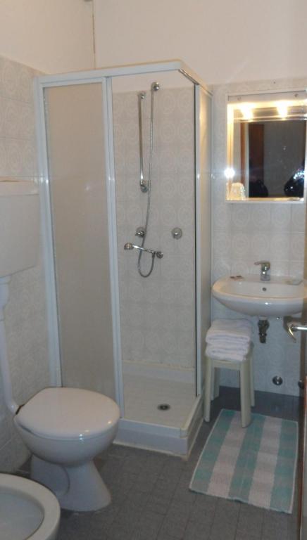 Koupelna v ubytování Albergo Ristorante Cima I Pra'