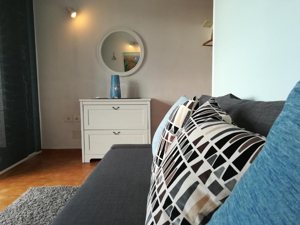 A seating area at Apartments Playa La Aldea