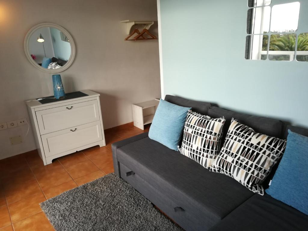 A seating area at Apartments Playa La Aldea