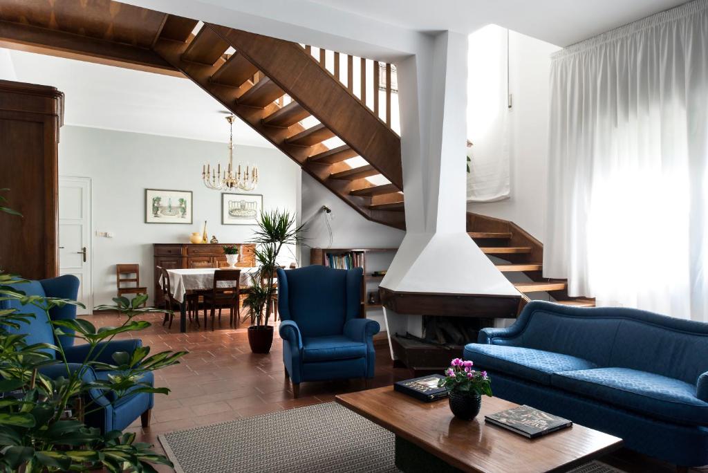 a living room with blue chairs and a table at Casa Lunia Guesthouse in Mestre