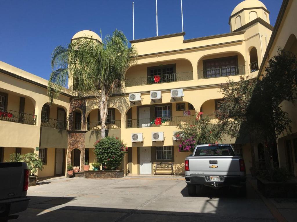 a white truck parked in front of a building at Hotel Colonial San Jorge in Monclova