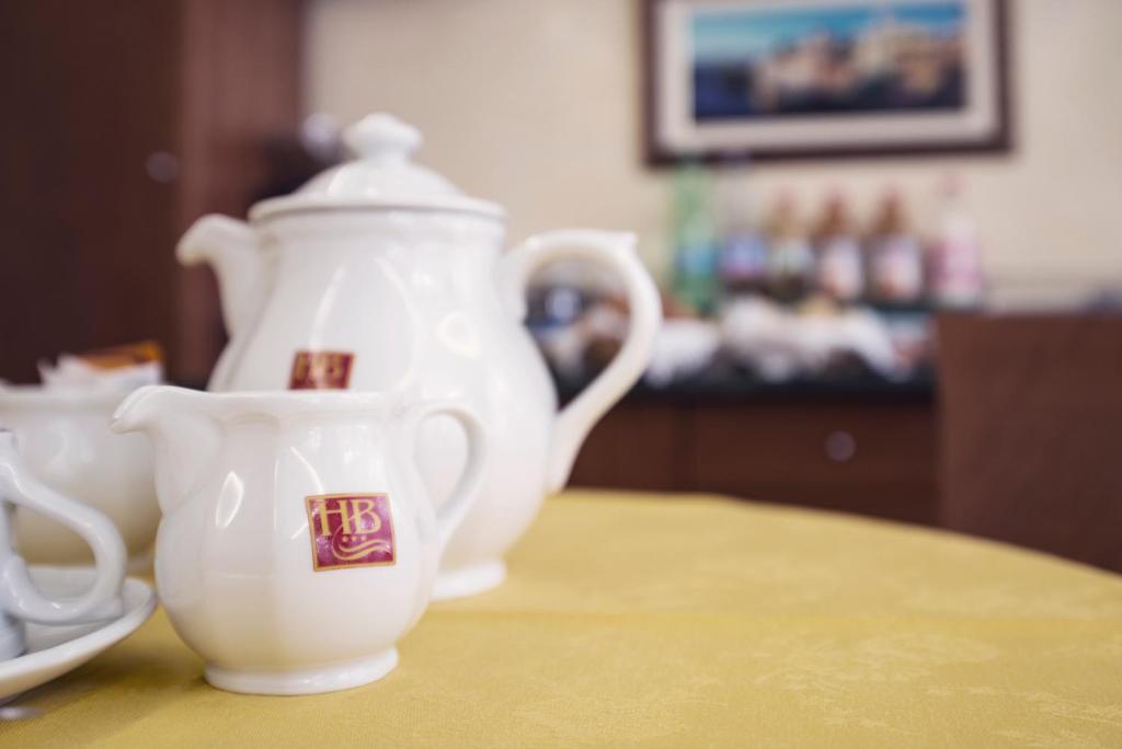 Příslušenství pro přípravu čaje a kávy v ubytování Hotel Brennero