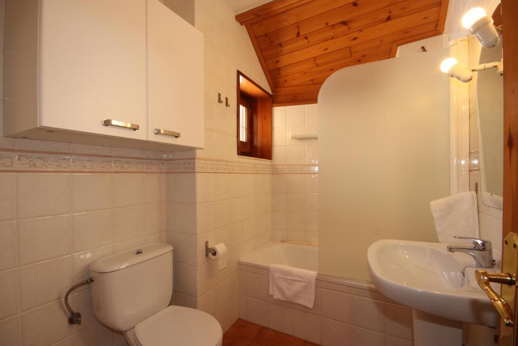 Koupelna v ubytování Hotel Seixes y Apartamento Bagergue