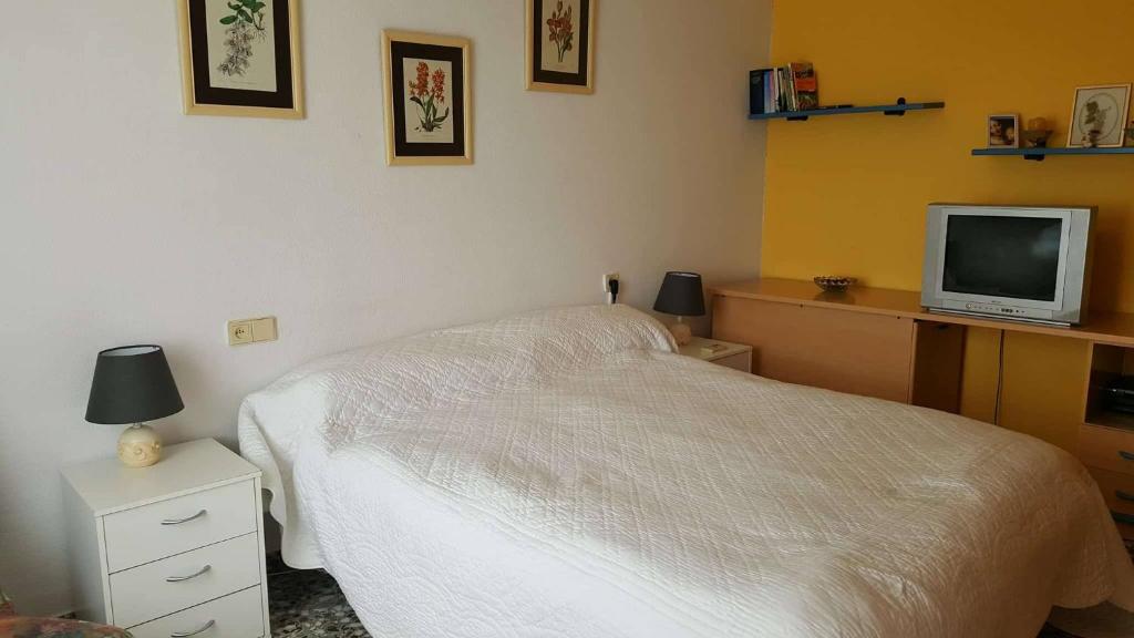 A bed or beds in a room at Casa de los amigos