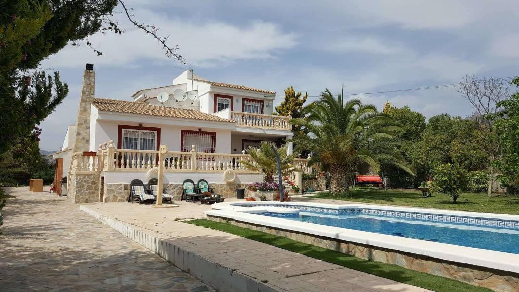 The swimming pool at or close to Casa de los amigos