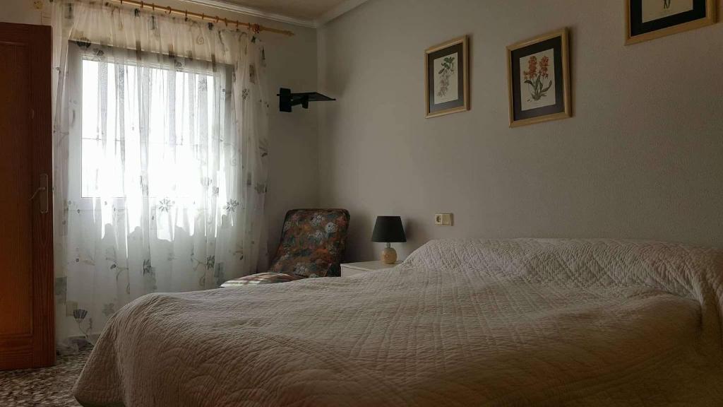 A bed or beds in a room at Casa de los amigos
