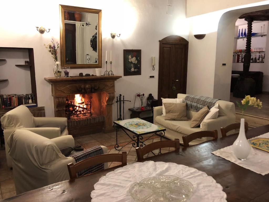 a living room filled with furniture and a fireplace at B&B Villa Loriana in Milo