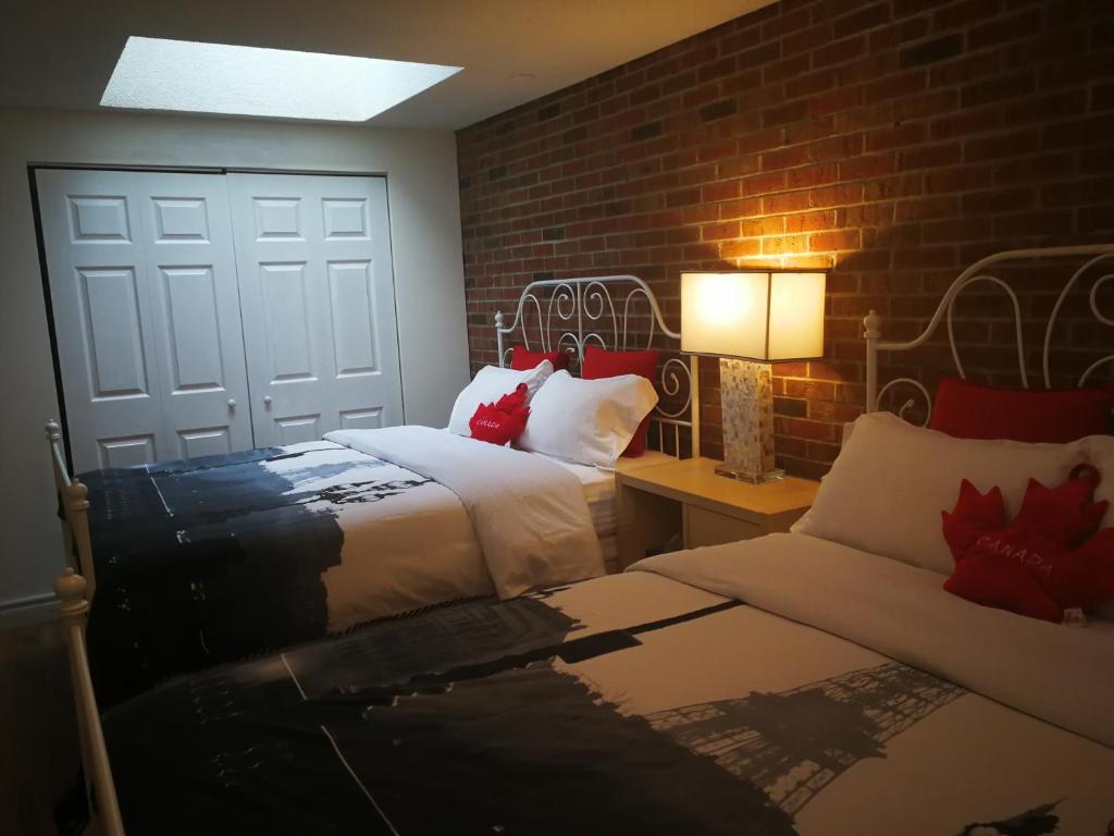 Postel nebo postele na pokoji v ubytování Margie Townhome Suites