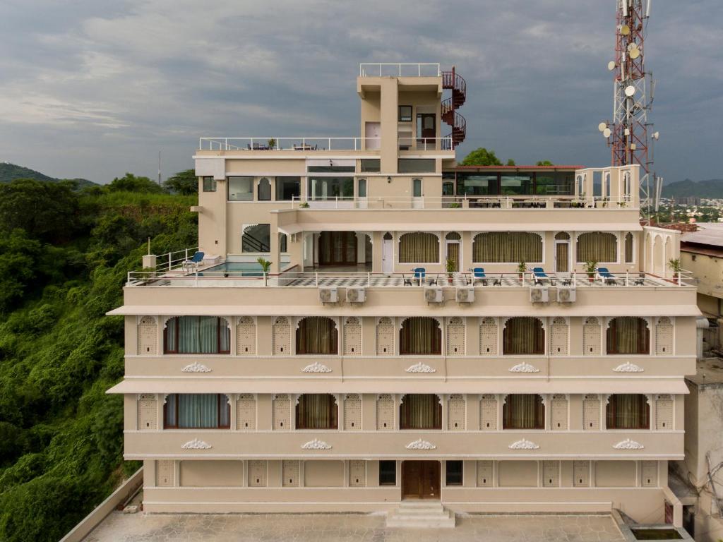 Gallery image of Hotel Raj Kuber in Udaipur