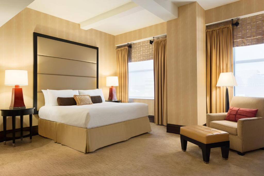 Postel nebo postele na pokoji v ubytování Hotel Du Pont