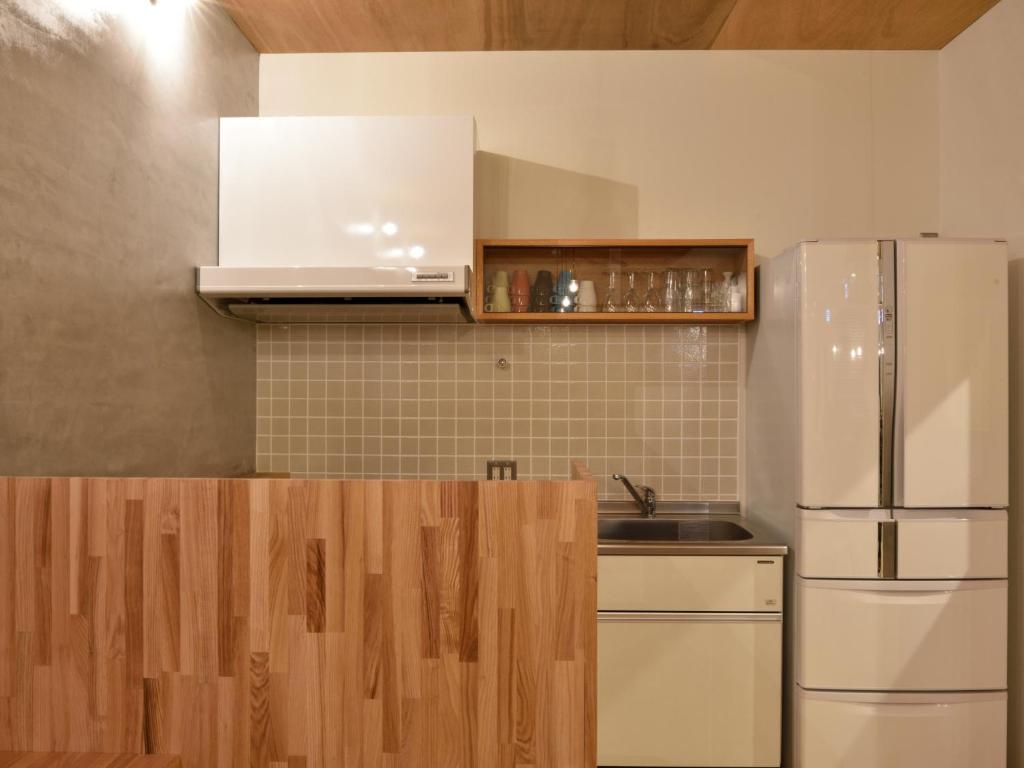 Kuchyň nebo kuchyňský kout v ubytování Hostel Mitsuwaya Osaka