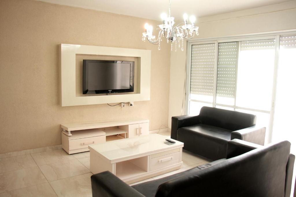 Beautiful 3 Bedroom Apartment - Housity