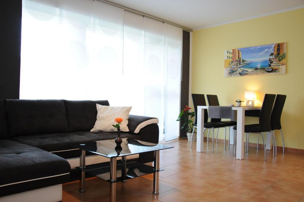 a living room with a couch and a table at Ferienwohnung Rothe in Dippoldiswalde