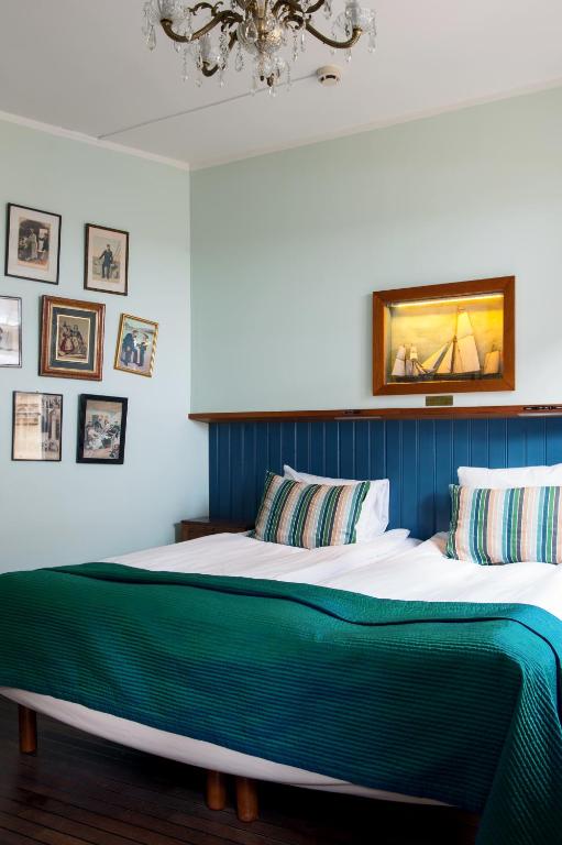 Postel nebo postele na pokoji v ubytování Lord Nelson Hotel