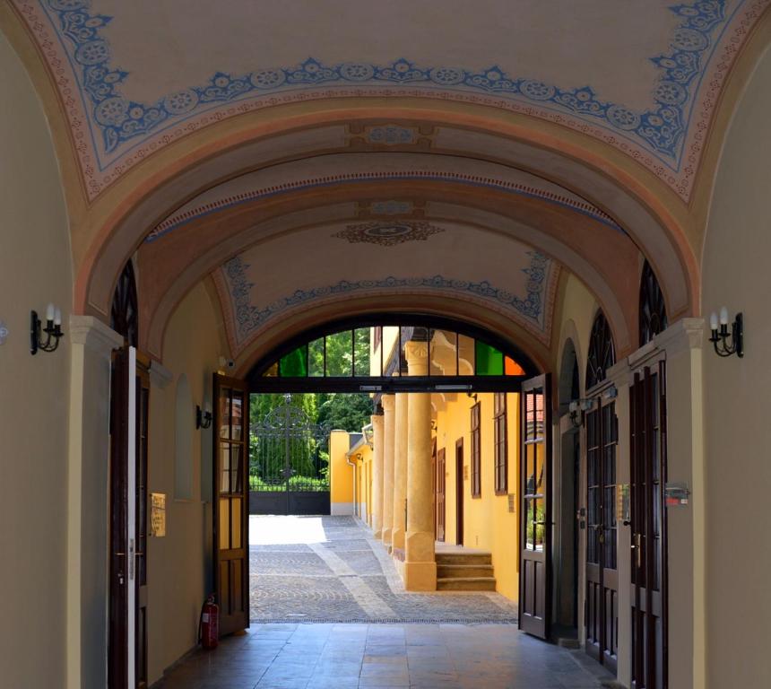 Exteriér alebo vchod do ubytovania Ciszterci Szállás Pécs