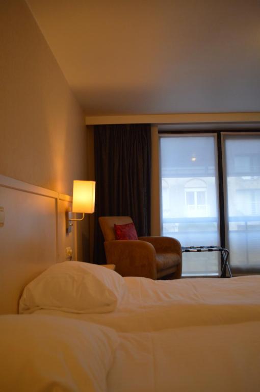 Postel nebo postele na pokoji v ubytování Hotel Honfleur